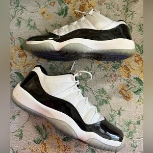 Jordan 11 Low Size 6.5Y (8 Womens)